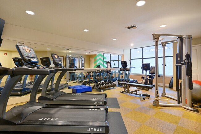 Building Photo - Beautiful 2BR + Den Condo with Garage Parking in Vibrant Downtown Kirkland