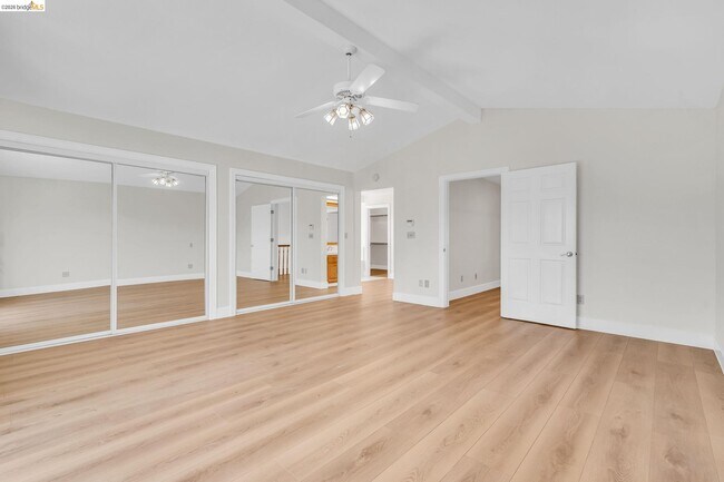 Building Photo - 5650 Edgeview Dr