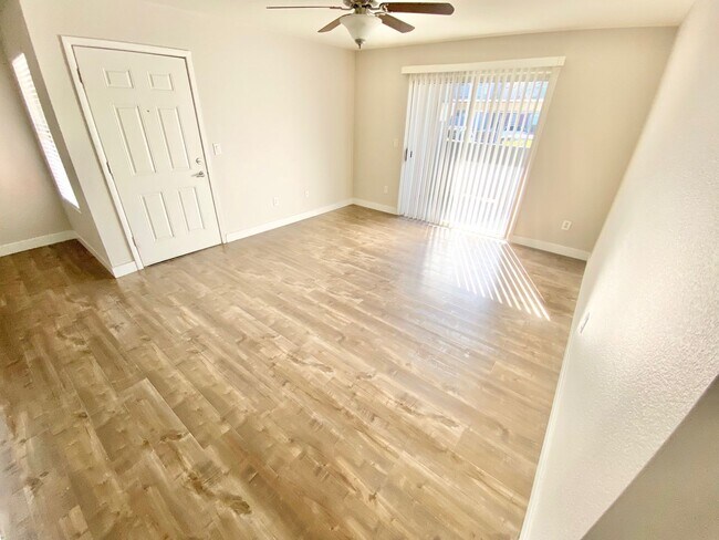 Building Photo - ADORABLE FIRST FLOOR CONDO UNIT 1 BEDROOM / BATH, LOCATED IN A GATED COMMUNITY!