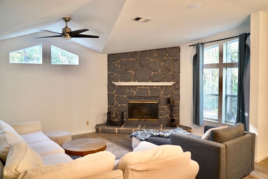 Building Photo - 29205 Saddle Oaks Ln