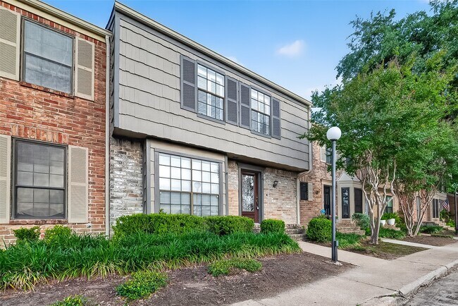 Building Photo - 7505 Memorial Woods Dr