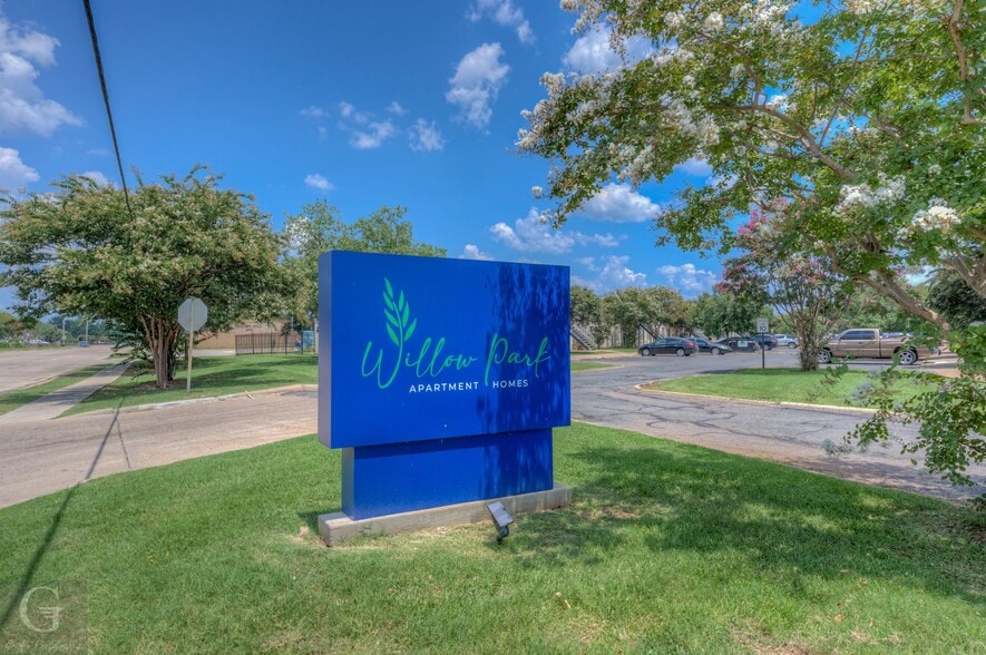 Primary Photo - Willow Park Apartments