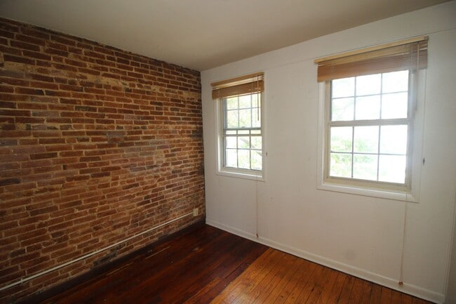 Building Photo - Charming Seton Hill 3bd/1ba Rowhome w/ CAC...