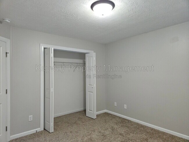 Building Photo - 905 Glenhaven Dr