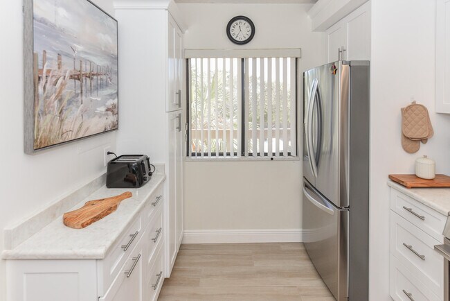 Building Photo - 901 Seafarer Cir