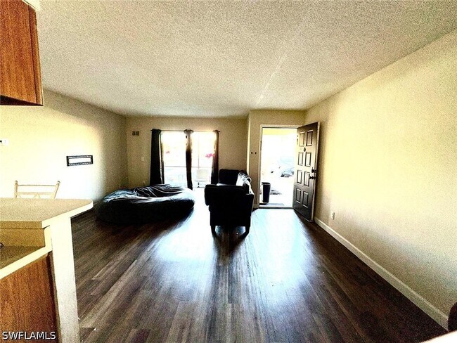Building Photo - 5315 Summerlin Rd