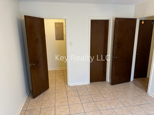 Building Photo - 6014 Quail Ridge