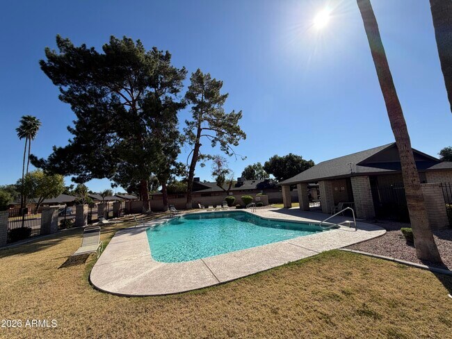 Building Photo - 116 W Loma Vista Dr