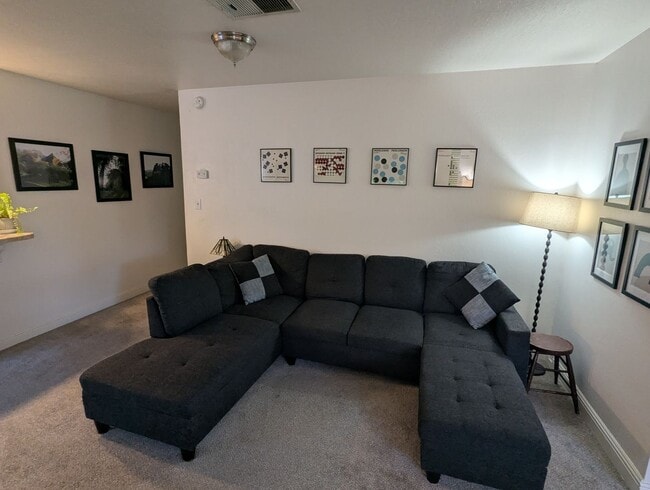 Building Photo - 257 Ironwood St