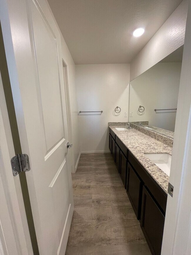 Building Photo - Spacious New-Build Family Home!