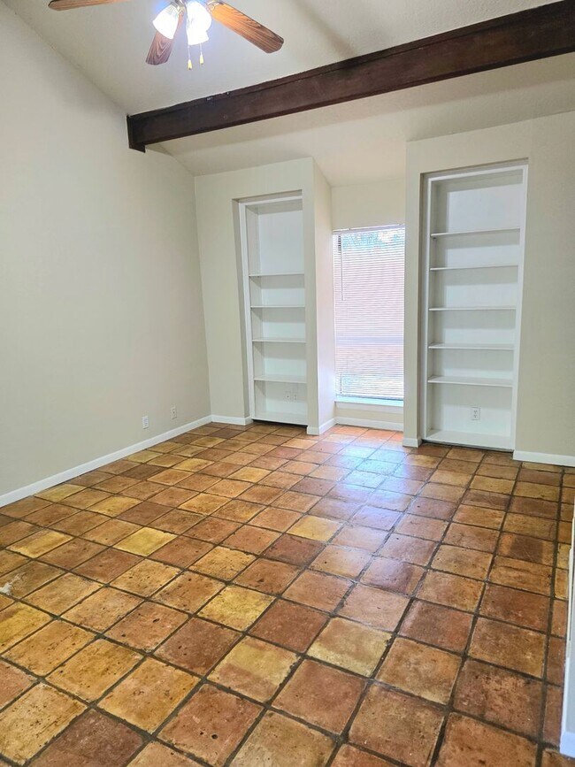 Building Photo - MOVE-IN SPECIAL!! $500.00 DEPOSIT  $500 Prorated rent before July 22nd