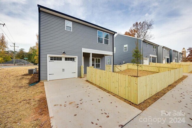 Building Photo - 1241 Eastway Dr