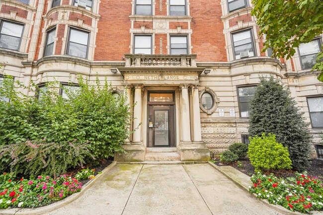 Building Photo - 4300 Chestnut St