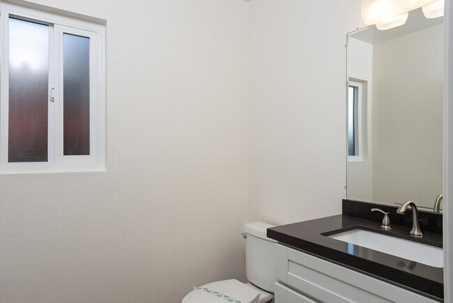 Building Photo - Fantastic 4 Bedroom home in La Costa!