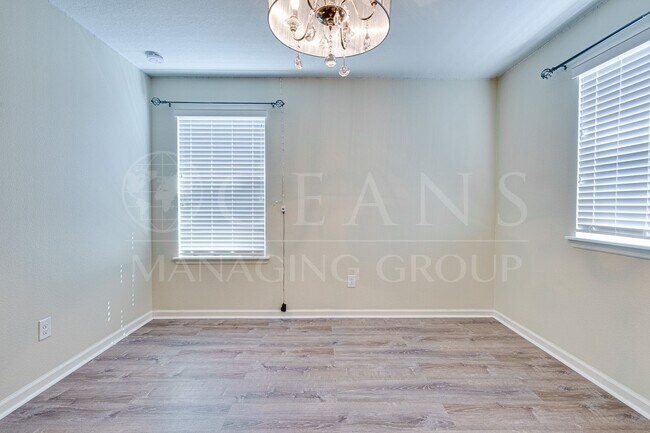 Building Photo - Spacious 4 Bedroom Home with Loft – Prime ...