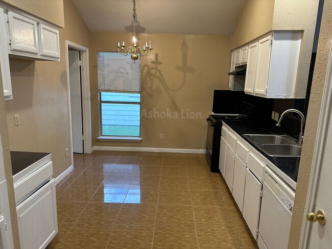 Building Photo - Beautiful 4 bedroom 2 bath home for rent