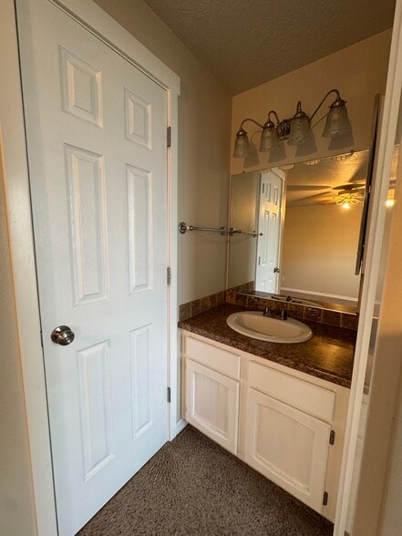 Building Photo - 9775 SW Robbins Dr