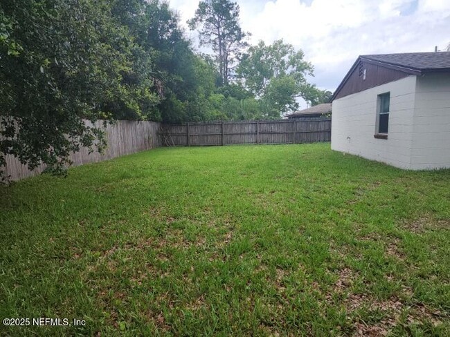 Building Photo - 3058 Mangrove Ave