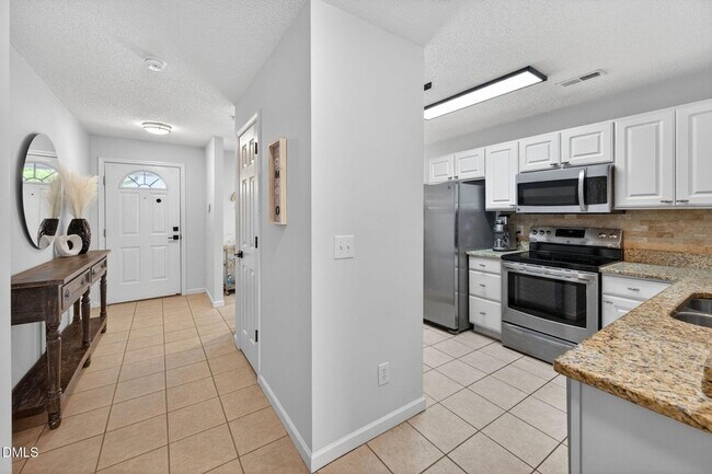 Building Photo - 2400 Huntscroft Ln