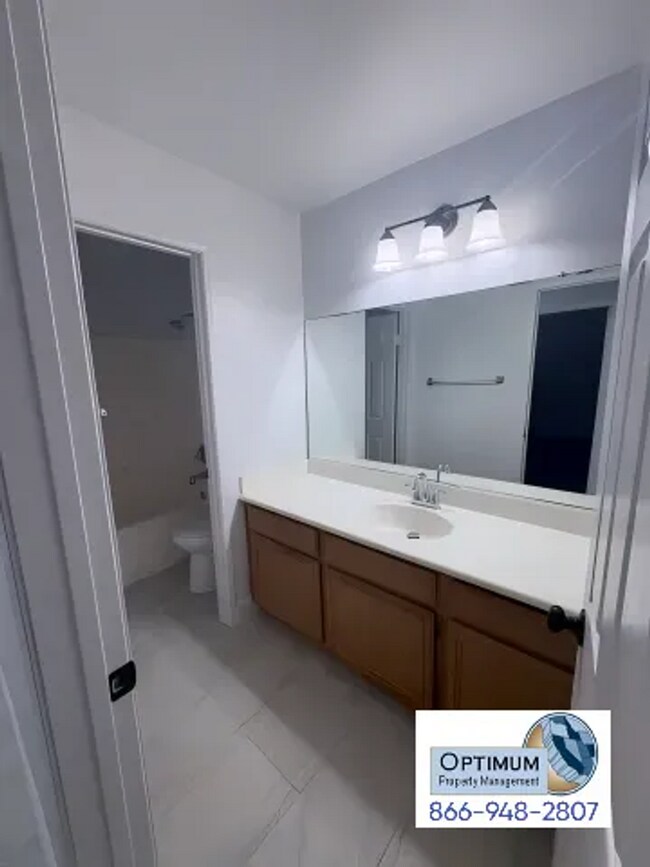 Building Photo - Spacious 4-Bedroom Home with Elegant Finishes & Convenient Location