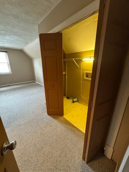 full size laundry hook up & closet - 443 W Loveland Ave