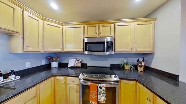 Building Photo - 206 Tamarack Ln