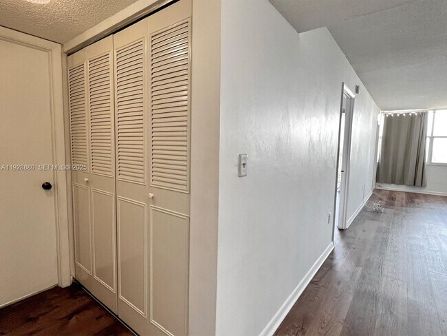 Building Photo - 1300 NE Miami Gardens Dr