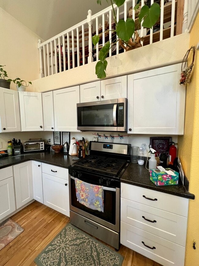 Building Photo - Available in October / 1-Bedroom with a Lo...