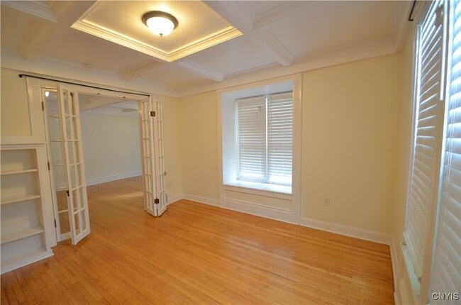 Building Photo - 359 Green St