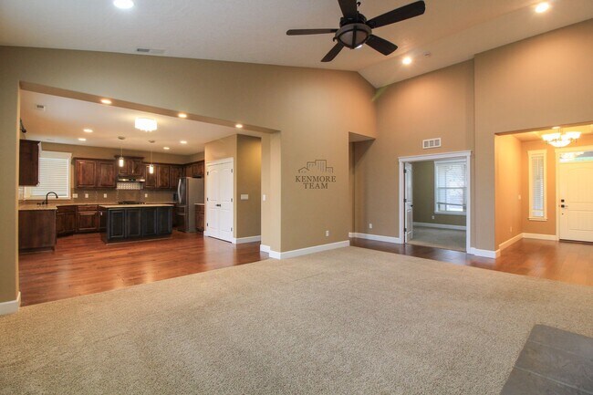 Building Photo - 3 Bed/2.5 Bath House + an Office in South ...