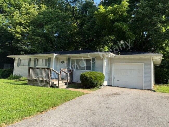 Building Photo - Charming 3-Bedroom in Southeast Springfield Location!