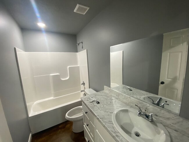 Building Photo - 3 Bed 1 Bath Trumann, AR !