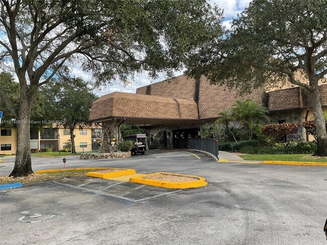 Building Photo - 301 Cambridge Rd