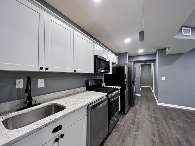 Building Photo - 1329 Adams St NE