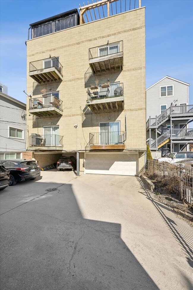 Building Photo - 323 W Schiller St