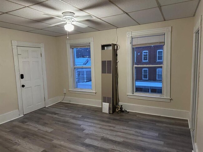 Building Photo - 489 Pine St