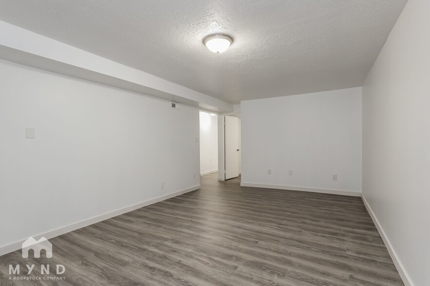 Building Photo - 3130 Green Acre Dr