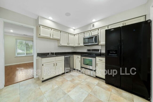 Building Photo - 113 Pinecrest Ln