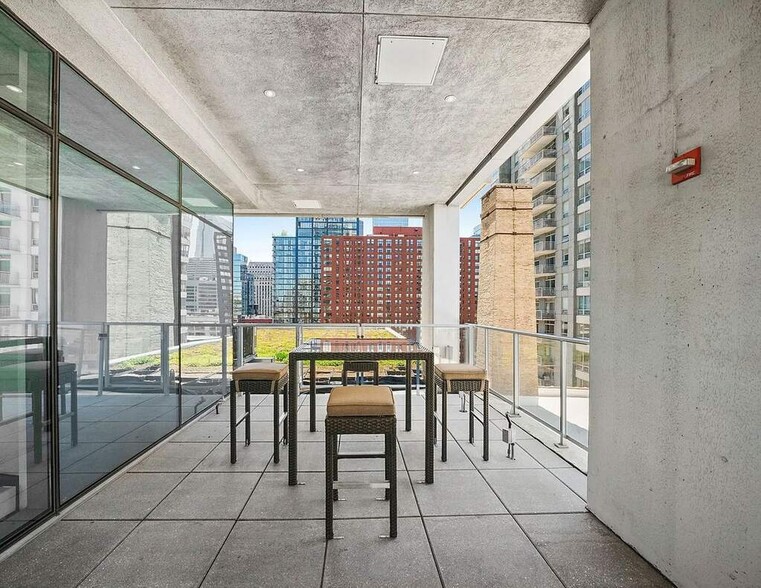 Building Photo - 303 W Ohio St