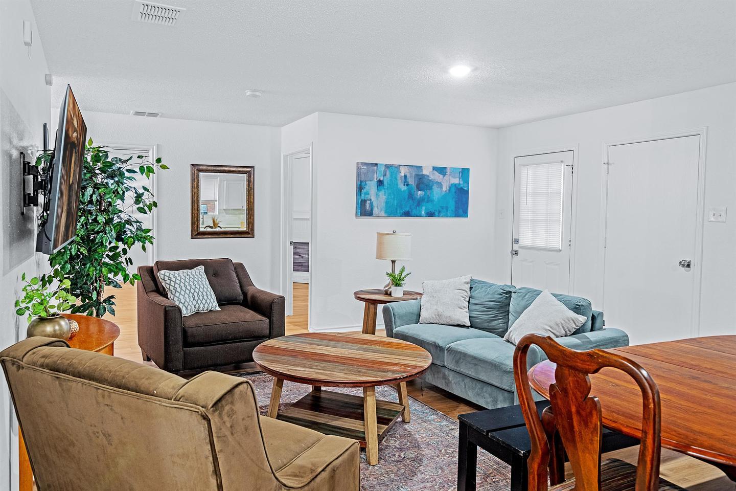 Building Photo - Comfortable Lancaster living with space to relax and entertain