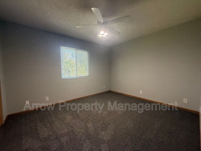 Building Photo - 330 W Irving St
