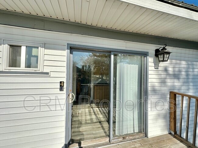 Building Photo - 723 W Jefferson St