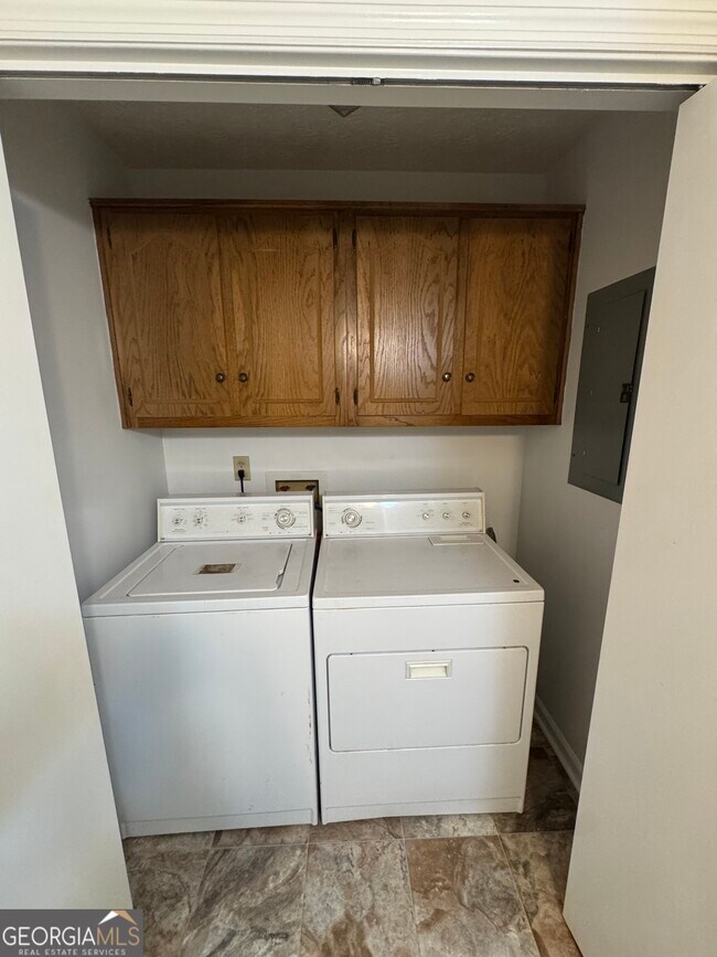 Building Photo - 1041 Limmerick Dr