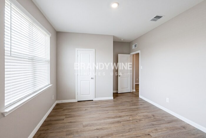 Building Photo - 341 Wentworth Dr
