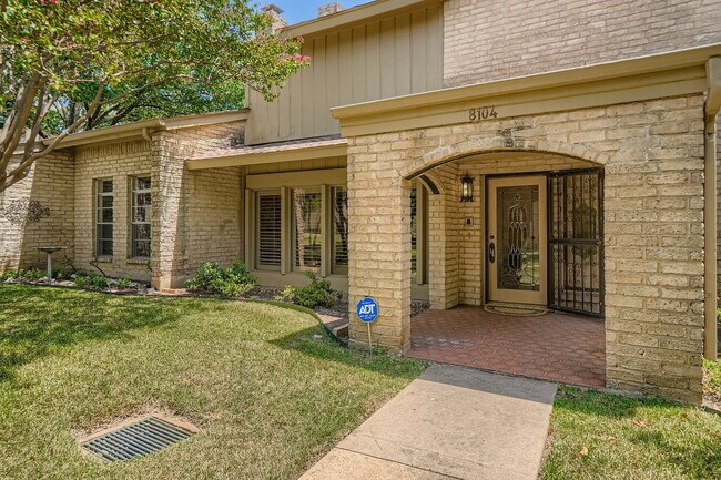 Building Photo - Spacious 3-Bed Townhome in Northwest Hills – Over 3,200 Sq Ft with Courtyard & 2-Car Garage **ALL...