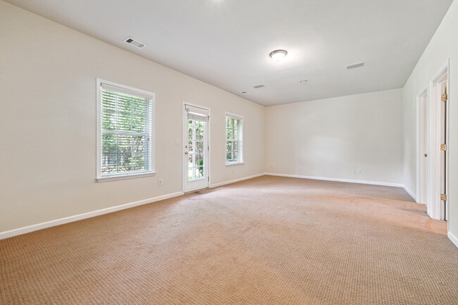 Building Photo - 6043 China Rose Ln