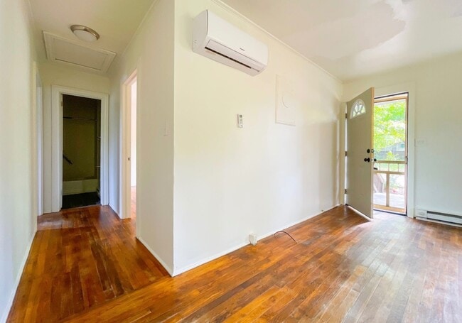 Building Photo - 110-116 Dobbs St - Unit 116