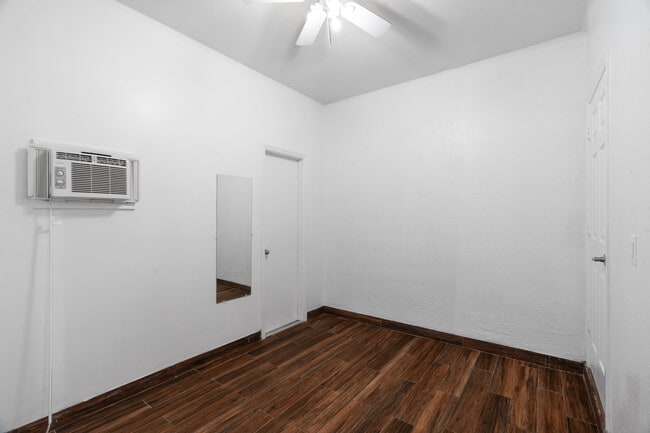 Building Photo - 8618 NW 113th Ct