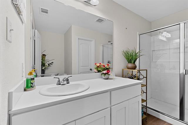Building Photo - 2222 Echo Lake Dr