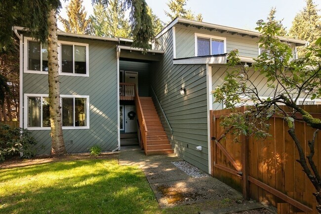 Main Entrance - Lower Unit - 17729 NE 88th Pl